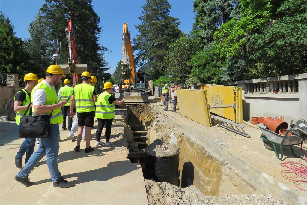 Students of the Faculty of Civil Engineering at Tuškanac construction site